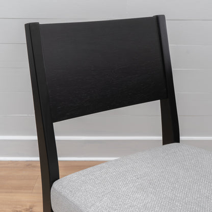 Chaise d'appoint rembourrée noire Cosgrove