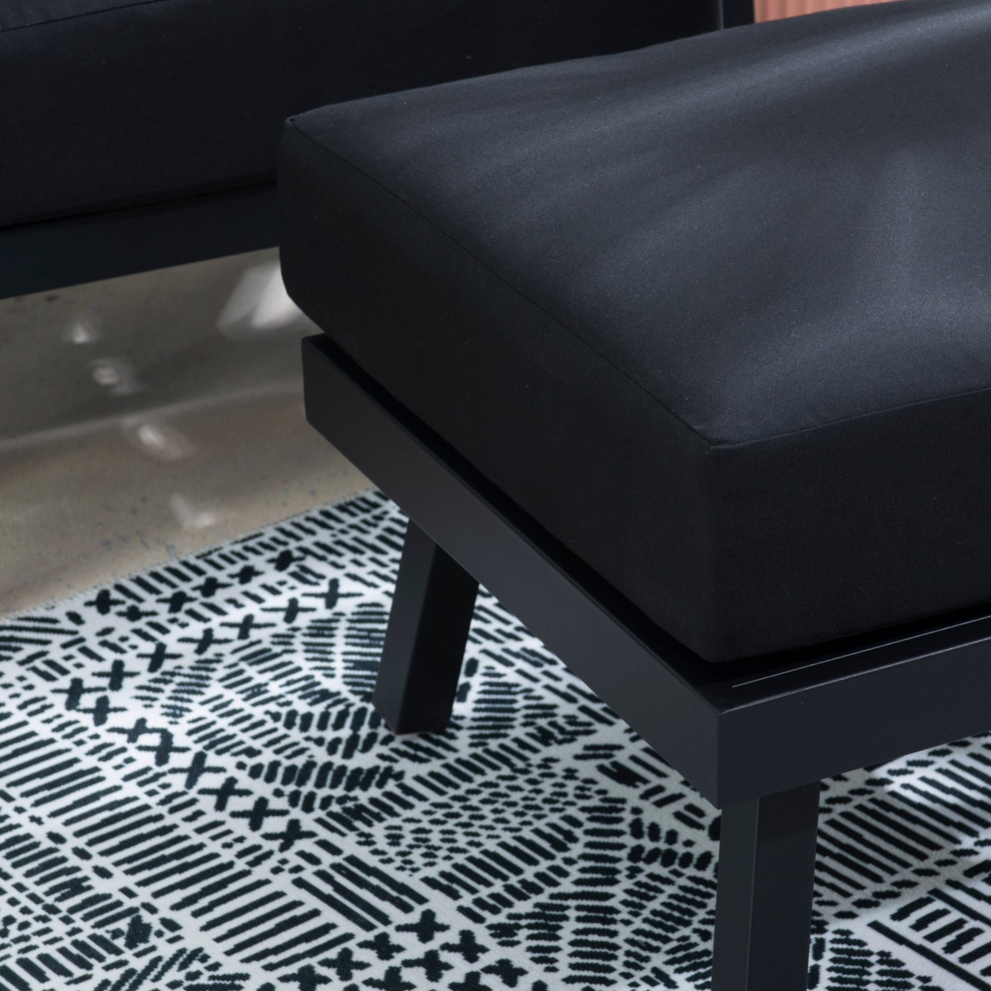 Pouf en aluminium Alora