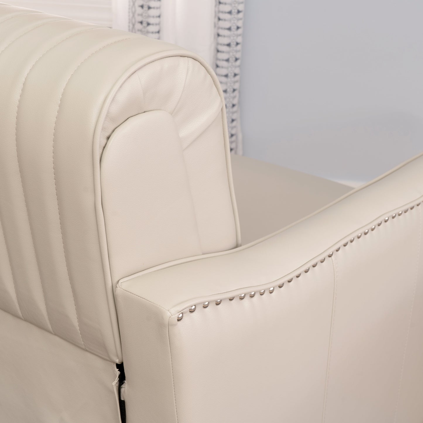 Fauteuil pivotant Carter en similicuir