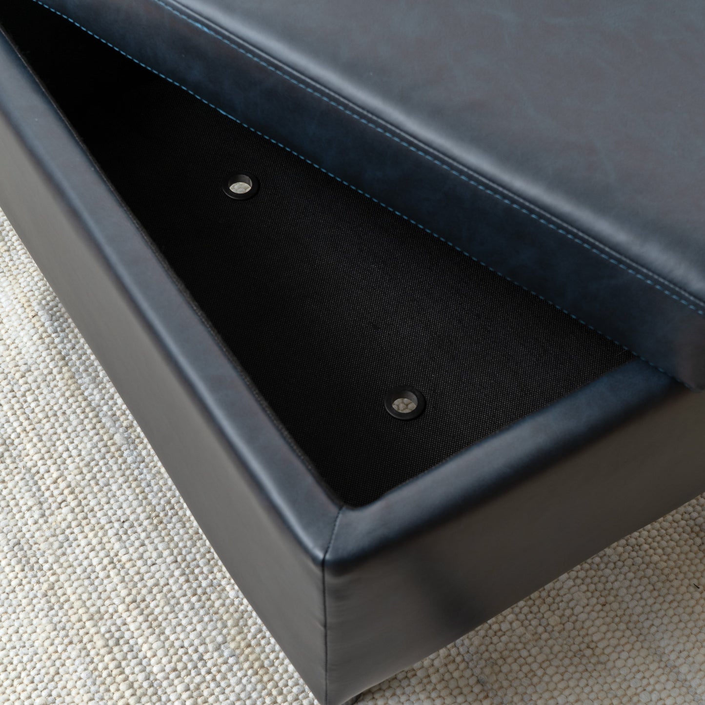 Ensemble fauteuil et repose-pieds Welby bleu marine en similicuir