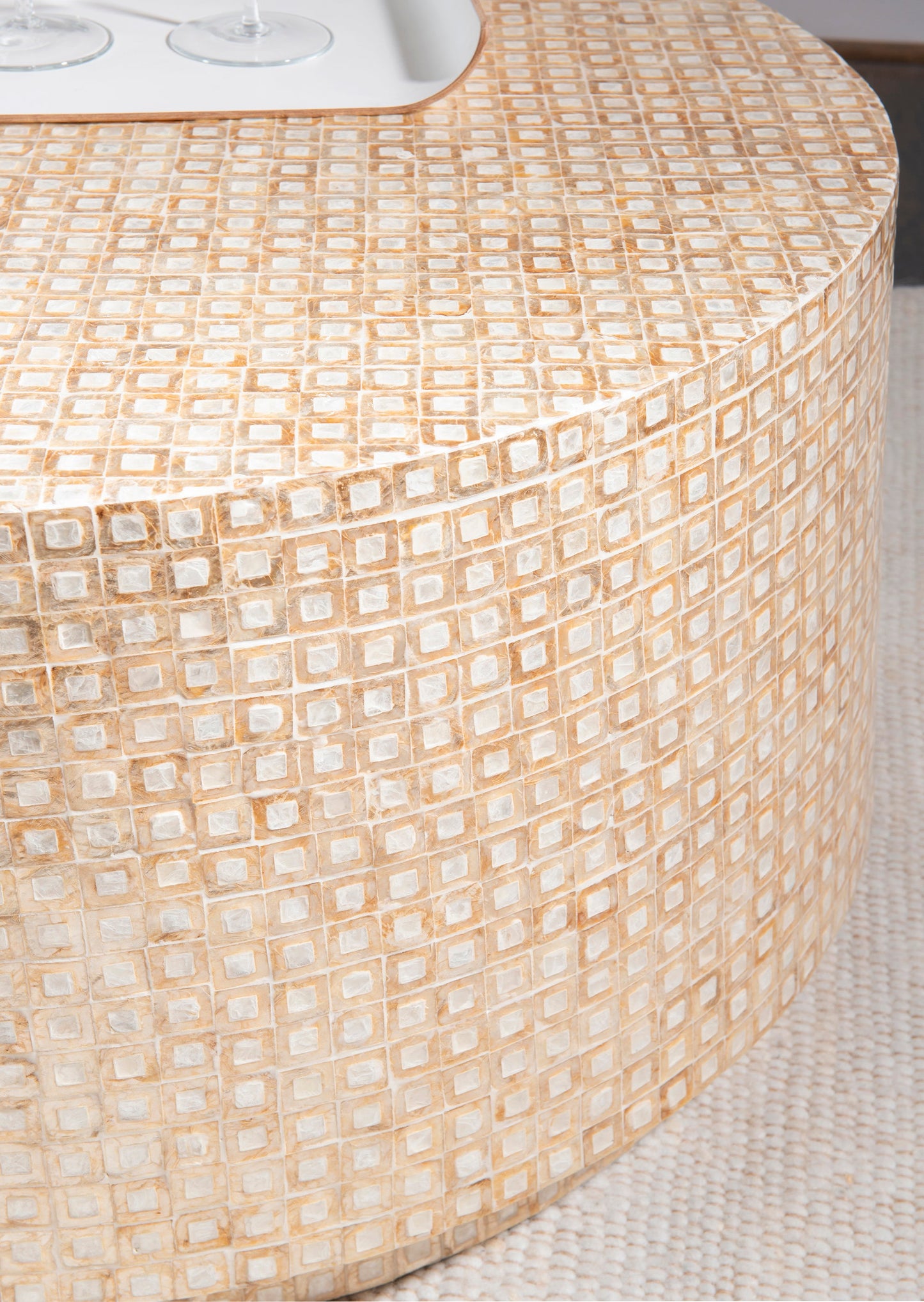 Table basse en nacre de Capiz