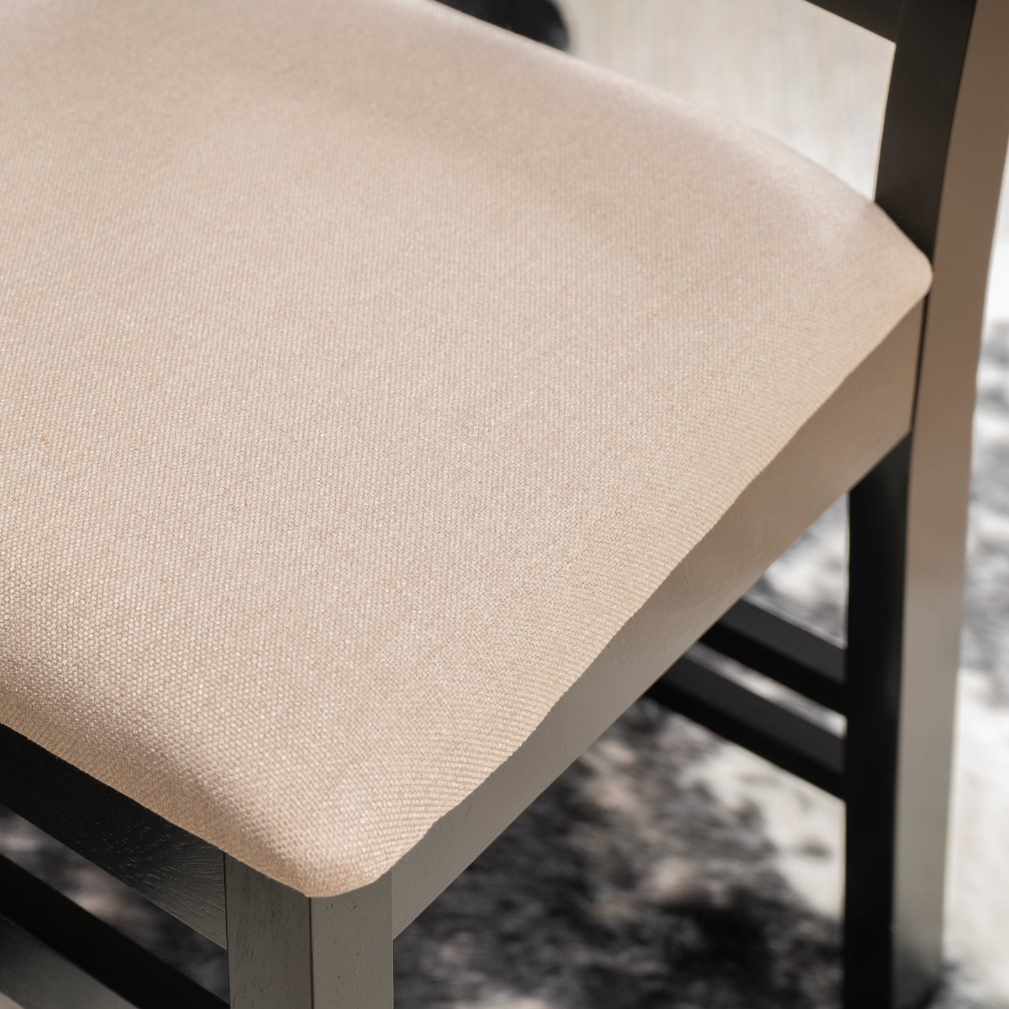 Table d'angle en noyer noir Norah, 2 chaises