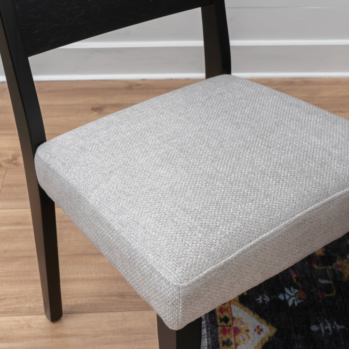 Ensemble de salle à manger rembourré Cosgrove 5 pièces