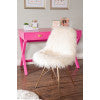 Chaise Daisy en faux flokati avec pieds dorés